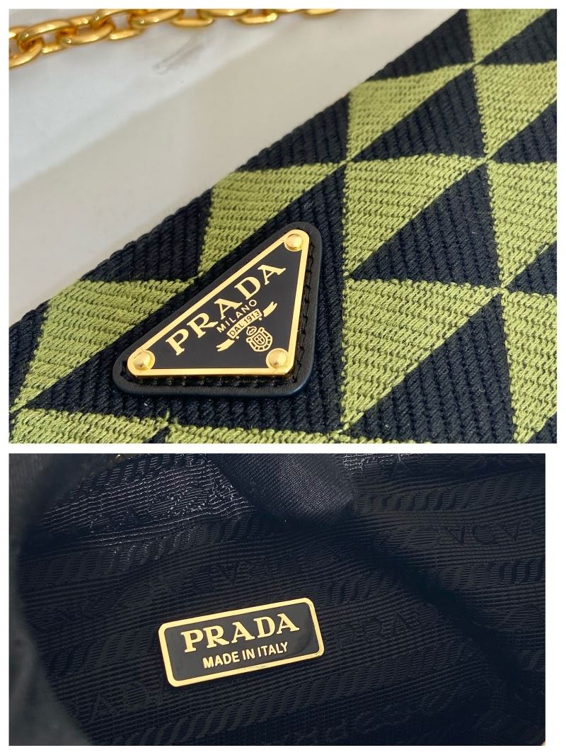 Pra*a triangle pouch